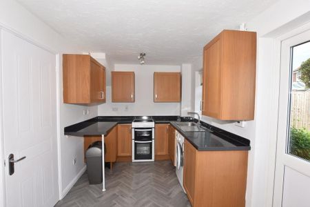 2 bedroom terraced house to rent - Photo 4
