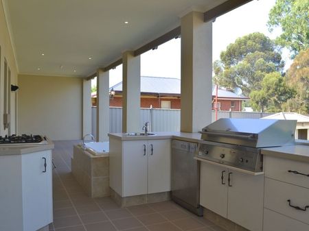 84 Sternberg Street, Bendigo - Photo 5