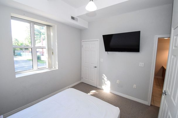 For Lease - 6365 DRUMMOND Road Unit# 114, Niagara Falls, Ontario - Photo 1