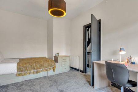 1 bedroom in a house share to rent - Photo 3