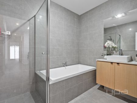 3 BEDROOM FAMILY HOME - Photo 4