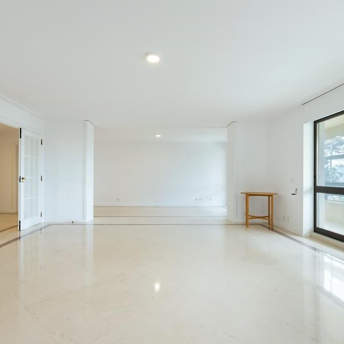 3 Bedroom Apartment with swimming pool, Avenidas Novas, Lisboa - Photo 1