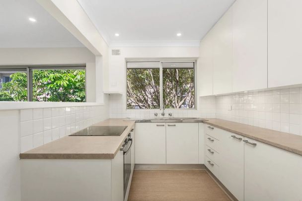 Tranquil Top-Floor Apartment in Premier Seaside Setting - Photo 1