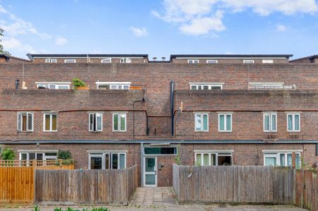 3 bedroom flat to rent - Photo 3