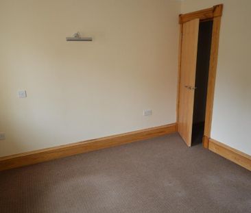 3 bedroom end of terrace house to rent - Photo 6