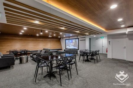 Stunning Apartment - Photo 2