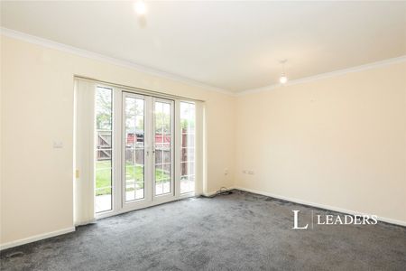 3 bedroom house to rent Pyms Lane, Crewe, Cheshire, CW1 - Photo 5
