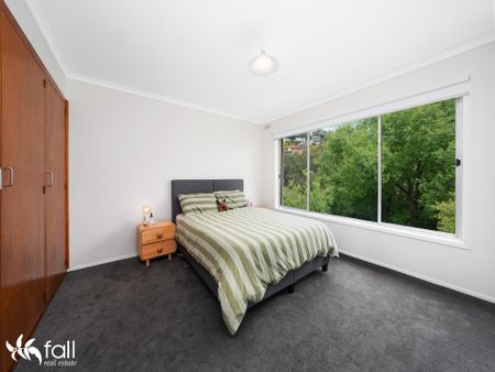 Modern, low maintenance city fringe living - Photo 2