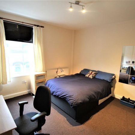 5 bedroom terraced house to rent - Photo 3