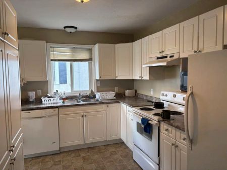 75 Pine Street South, Rooms for Rent - Upper Unit, Thorold — Upper Unit - Photo 5