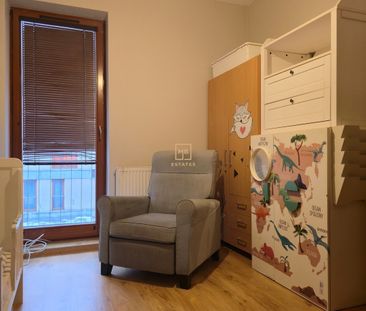 cztery pokoje, miejsce postojowe, komórka, balkon - Zdjęcie 5