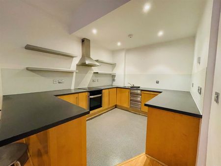 2 Bed Flat - Photo 2