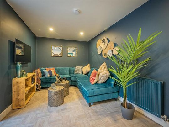 1 bedroom in a house share to rent - Photo 1