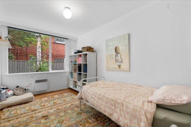 Caulfield North - Photo 1