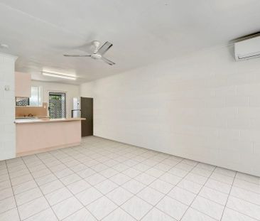 2 Bedroom Unit In Unbeatable Location With A Rear Yard - Photo 3