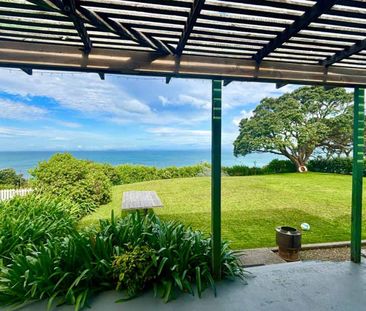 Amazing Seaview's Spacious Family Home - Photo 3