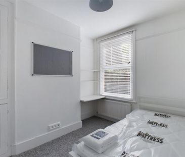 4 bedroom terraced house to rent - Photo 2