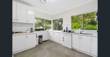 Charming Post-War Home with Modern Comfort in Moorooka - Photo 4