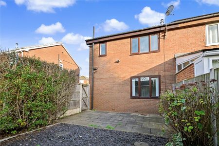3, Broadcroft Grove, Tingley, Wakefield, West Yorkshire, WF3 1TU - Photo 2