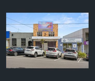 Three Bedroom Apartment Above Shop - Photo 6
