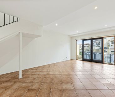 Two-Bedroom Villa in Gated Port Bouvard Island with a Boat Pen! - Photo 1