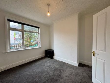 Leconfield Road, Lancing, BN15 - Photo 2