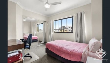 FEMALE ensuite room available - Photo 3