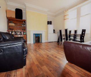 6 bedroom Flat in Hollybank, Leeds - Photo 2