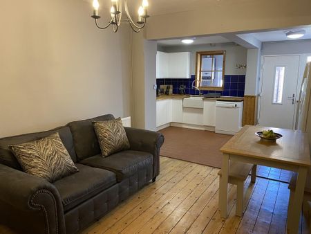 1 bedroom in a house share to rent - Photo 2