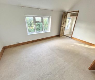 2 bedroom semi-detached house to rent - Photo 5