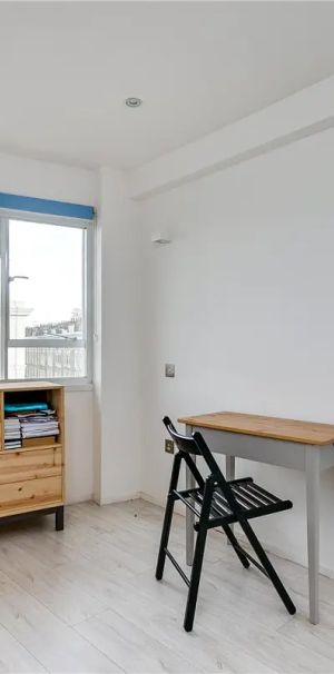 2 bedroom flat in Notting Hill - Photo 1