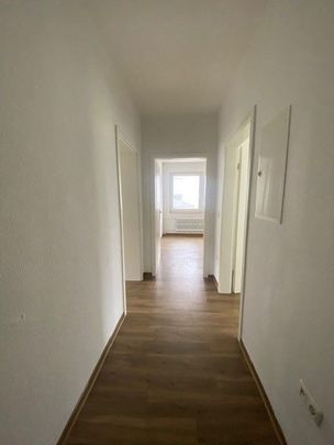 Wir sanieren für Sie: 3-Zimmer-Wohnung in zentraler Lage - Photo 1