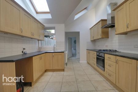 4 bedroom terraced house to rent - Photo 3