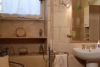 Appia Antica: Luxurious, fully furnished Villa with 5 Bedrooms, 5 baths, large private garden and swimming pool. Beautiful home is lush green setting close to the center. # 651