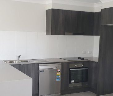 Stylish, Modern & Compact Family Home - Photo 6