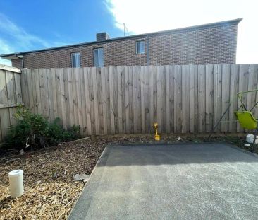 “Stylish Family Home in the Heart of Upper Point Cook” - Photo 6