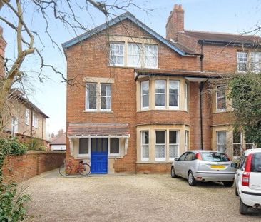 A particularly large converted studio apartment with direct garden ... - Photo 5