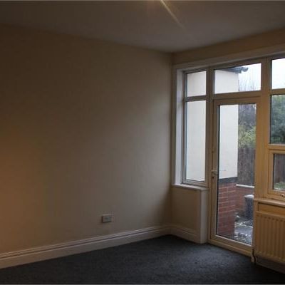 3 bedroom semi-detached bungalow to rent - Photo 1