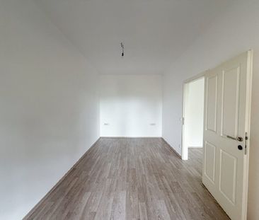 Zentral gelegen: Zwei-Zimmer-Wohnung mit Balkon…! - Photo 2