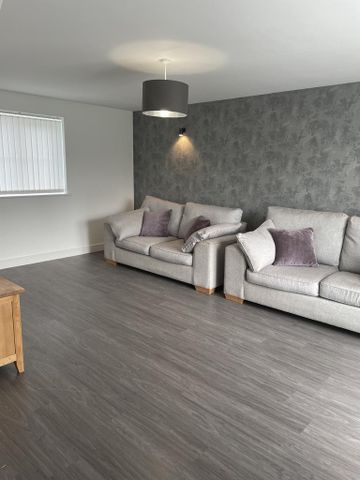 3 bedroom detached house to rent - Photo 2