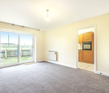 2 bedroom bungalow to rent - Photo 2