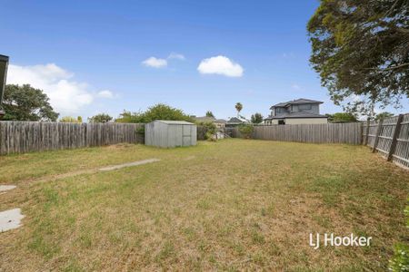 Modern Comfort in Werribee's Sought-After Pocket! APPLICATIONS NOW OPEN - Photo 3