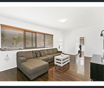 BRIGHT AND AIRY HOME CLOSE TO TAFE AND PUBLIC TRANSPORT - WATER INC... - Photo 6