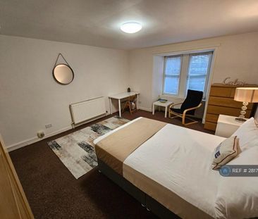 1 bedroom in a flat share to rent - Photo 3