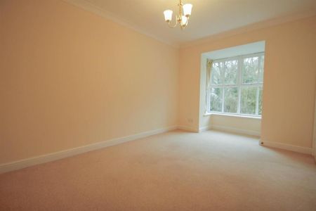 5 bedroom detached house to rent - Photo 3