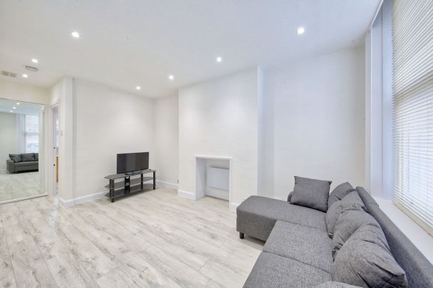 1 Bed Flat, Earls Court Road, SW5 - Photo 1