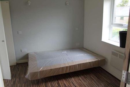 Apartment At The Rear Of Rhymney St, CF24 - Photo 2