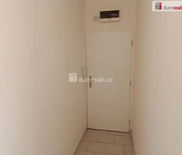 Pěkný podkrovní byt 1+kk po rekonstrukci, Praha 10 - Strašnice - Фото 2