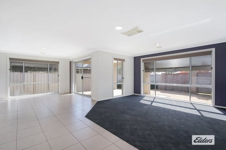 8 Grange Close - Photo 4