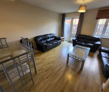 4 bedroom townhouse to rent - Photo 2